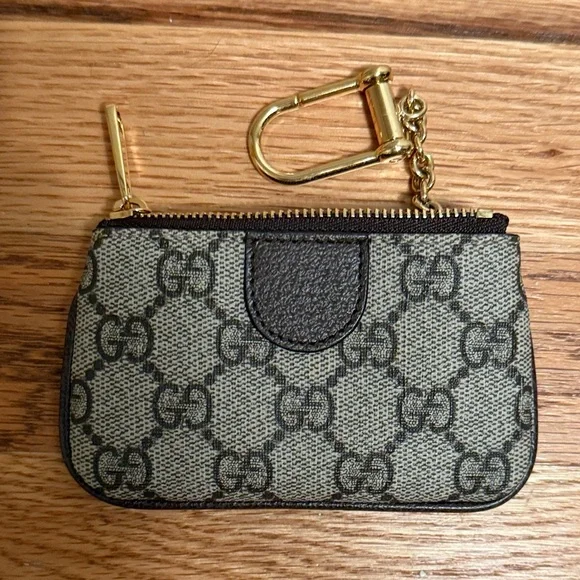 Gucci Beige Monogram Key Pouch with Gold Accents - Picture 2 of 8